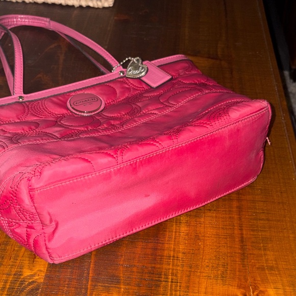 Coach Vintage Y2K Quilted Tote Bag: Rose Pink Signature, Patent Leather Trim - Picture 5 of 16